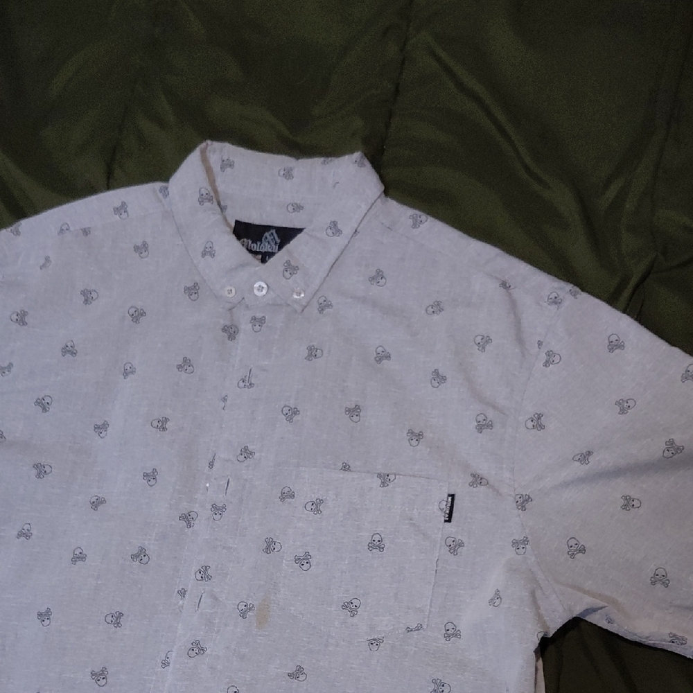 Men's Gray Button-Up Shirt With Skulls